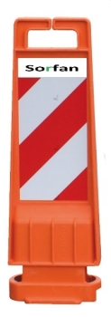 Leitboy I, pointing left - horizon